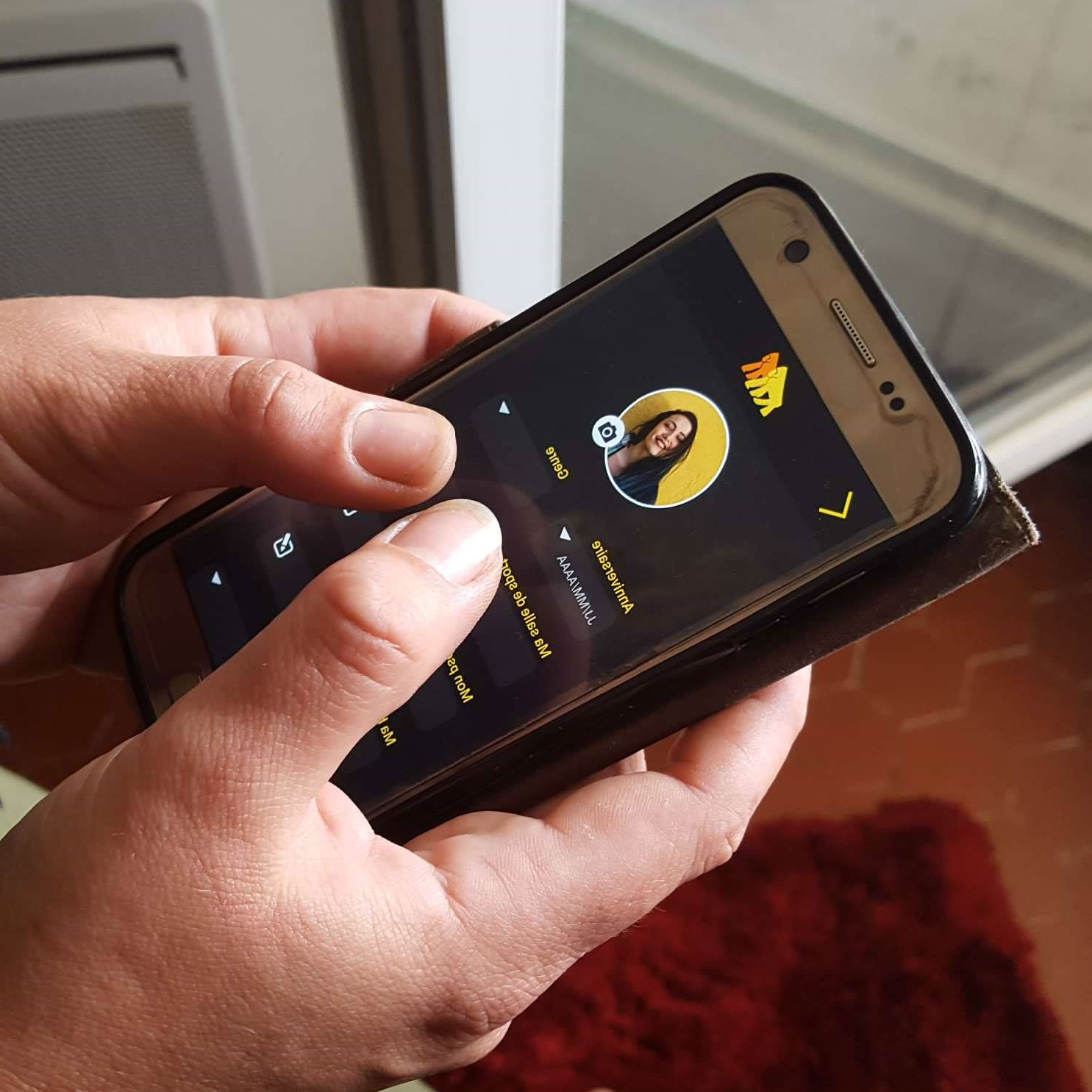 photo d'un utilisateur en train de tester l'application